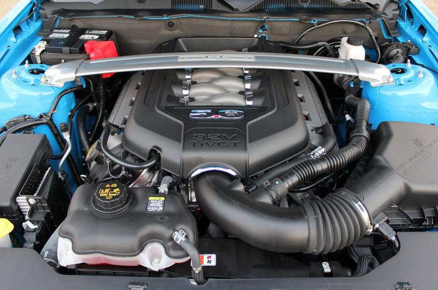  Ford Mustang GT Premium 2011 года  (фото 26 из 33)